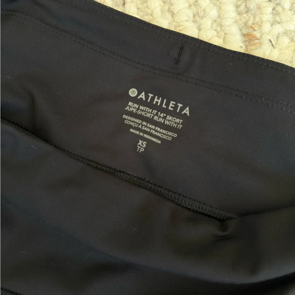 athleta run with it 14” skort‎ in black size XS